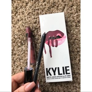 kylie  lip kit Love Bite